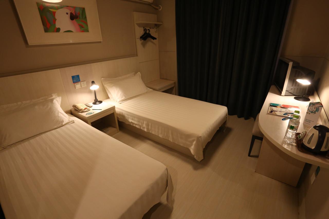 Magnolia Business Hotel Xining Railway Station Grand Cross Mojia Street Bagian luar foto