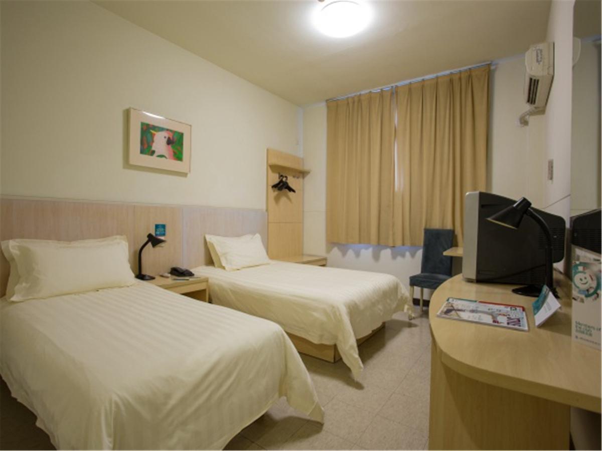 Magnolia Business Hotel Xining Railway Station Grand Cross Mojia Street Bagian luar foto