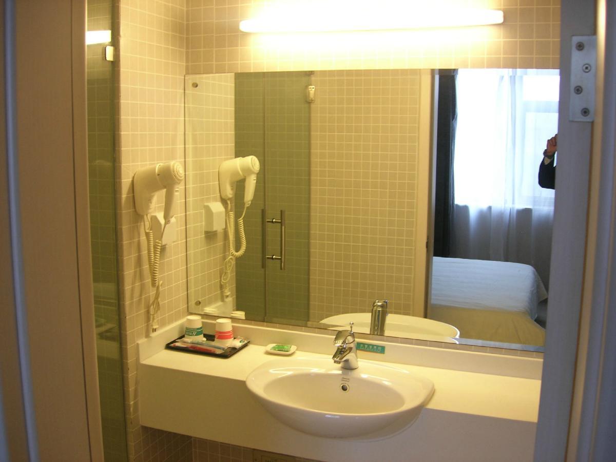 Magnolia Business Hotel Xining Railway Station Grand Cross Mojia Street Bagian luar foto