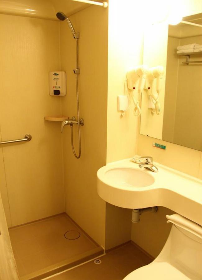 Magnolia Business Hotel Xining Railway Station Grand Cross Mojia Street Bagian luar foto