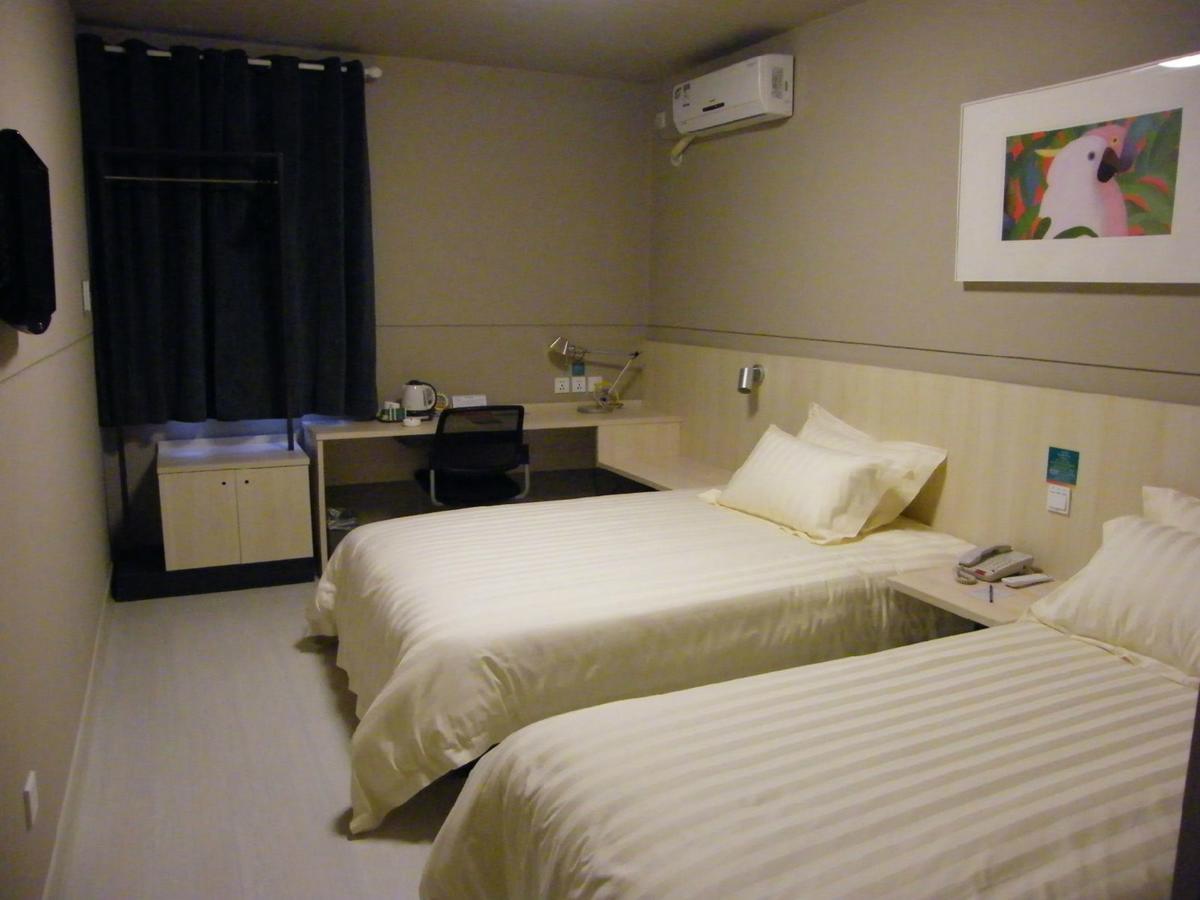 Magnolia Business Hotel Xining Railway Station Grand Cross Mojia Street Bagian luar foto