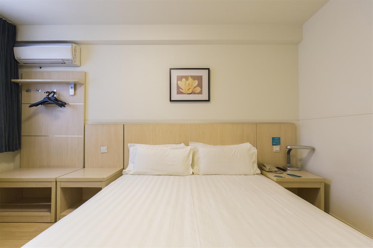 Magnolia Business Hotel Xining Railway Station Grand Cross Mojia Street Bagian luar foto