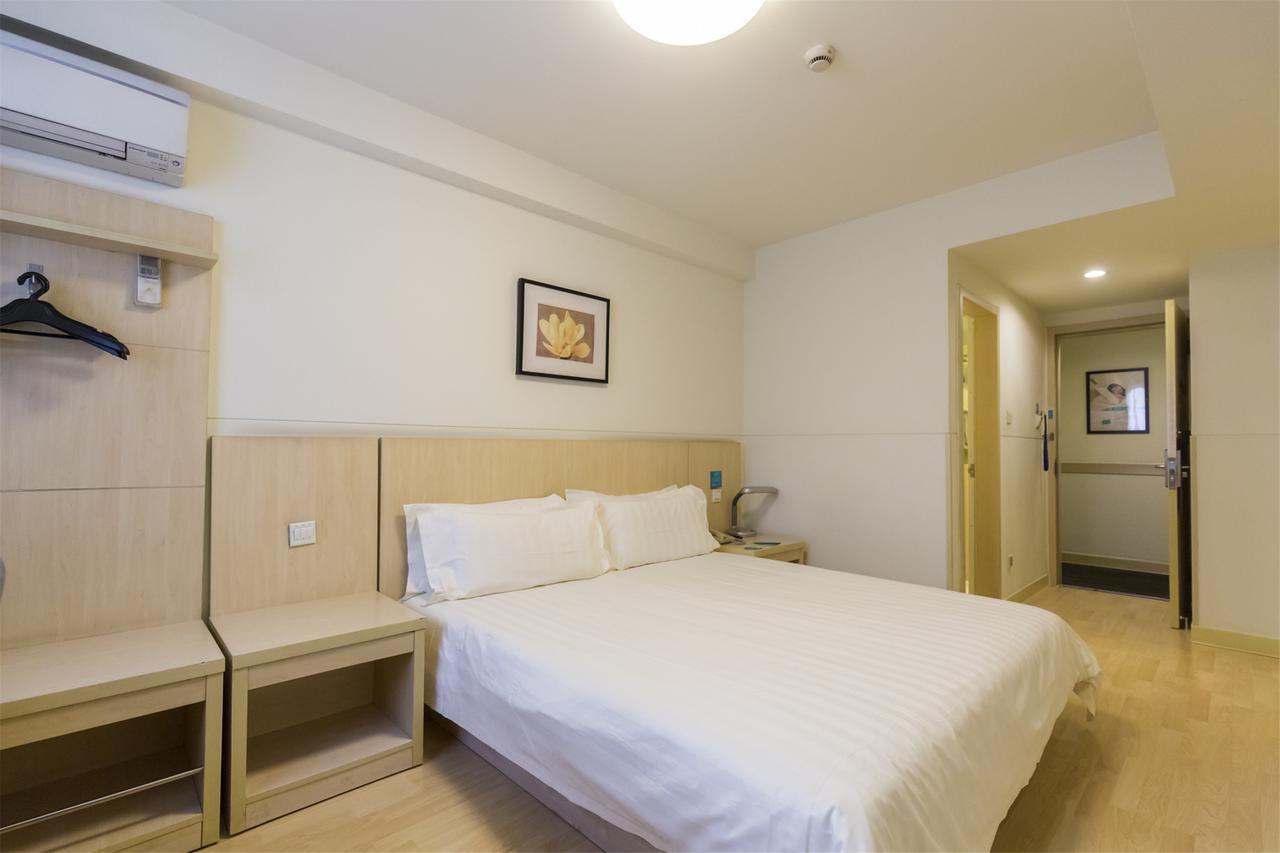 Magnolia Business Hotel Xining Railway Station Grand Cross Mojia Street Bagian luar foto