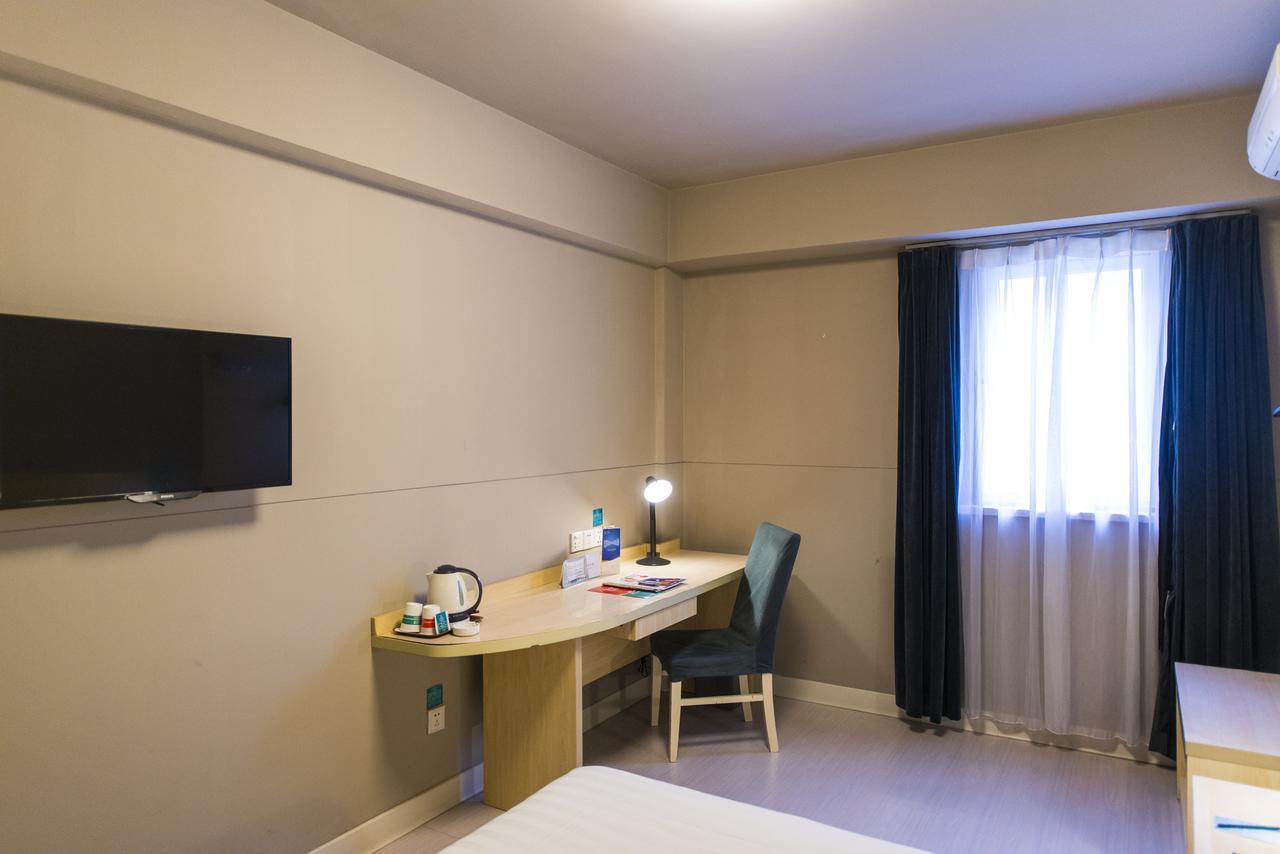 Magnolia Business Hotel Xining Railway Station Grand Cross Mojia Street Bagian luar foto